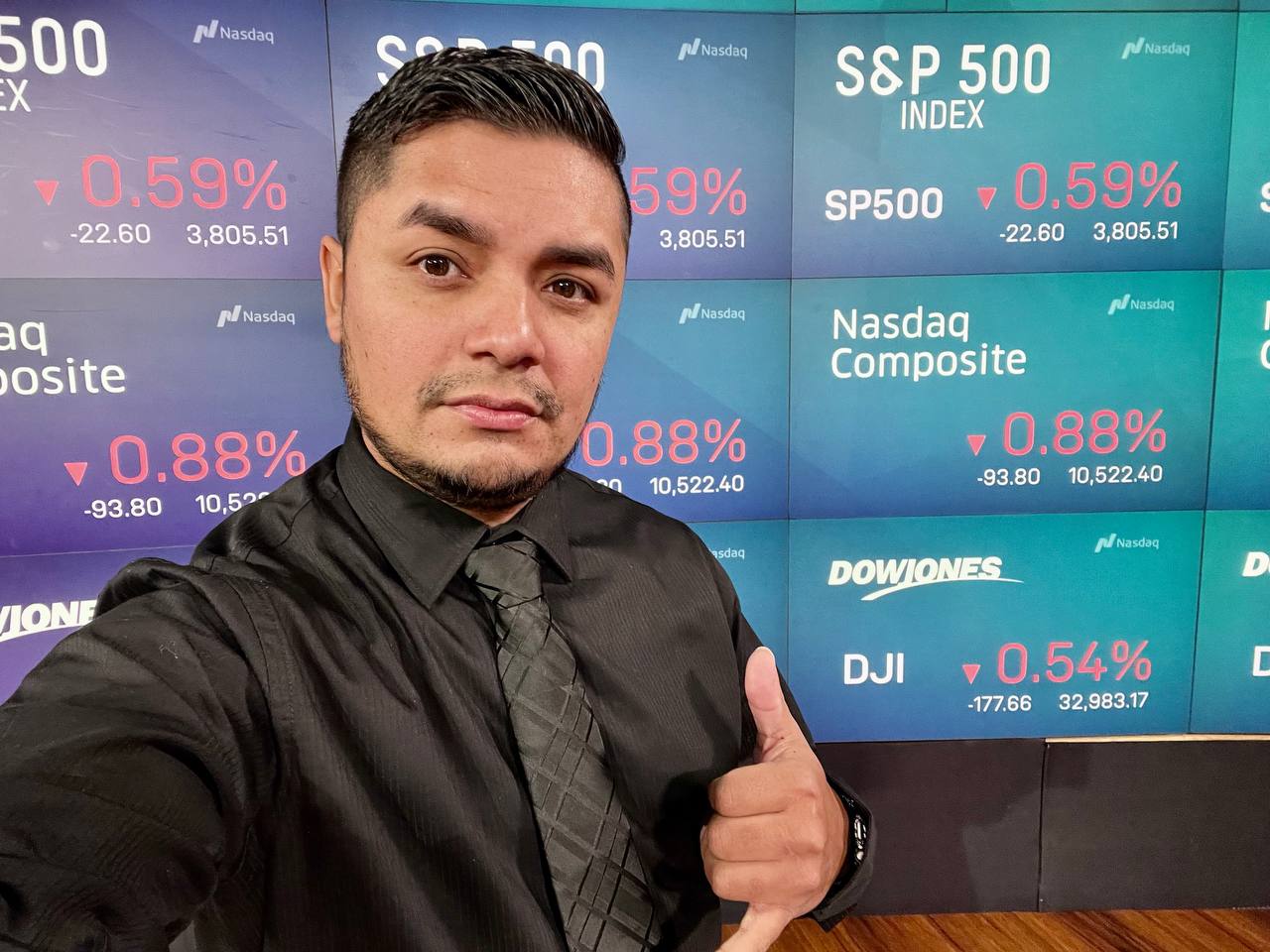 Nasdaq MarketSite โ S&P 500, Dow Jones